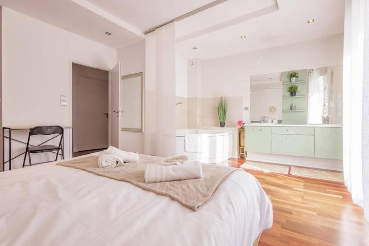 Location de vacances pour 10 personnes, avec terrasse et piscine à Châtillon-la-Palud - 4