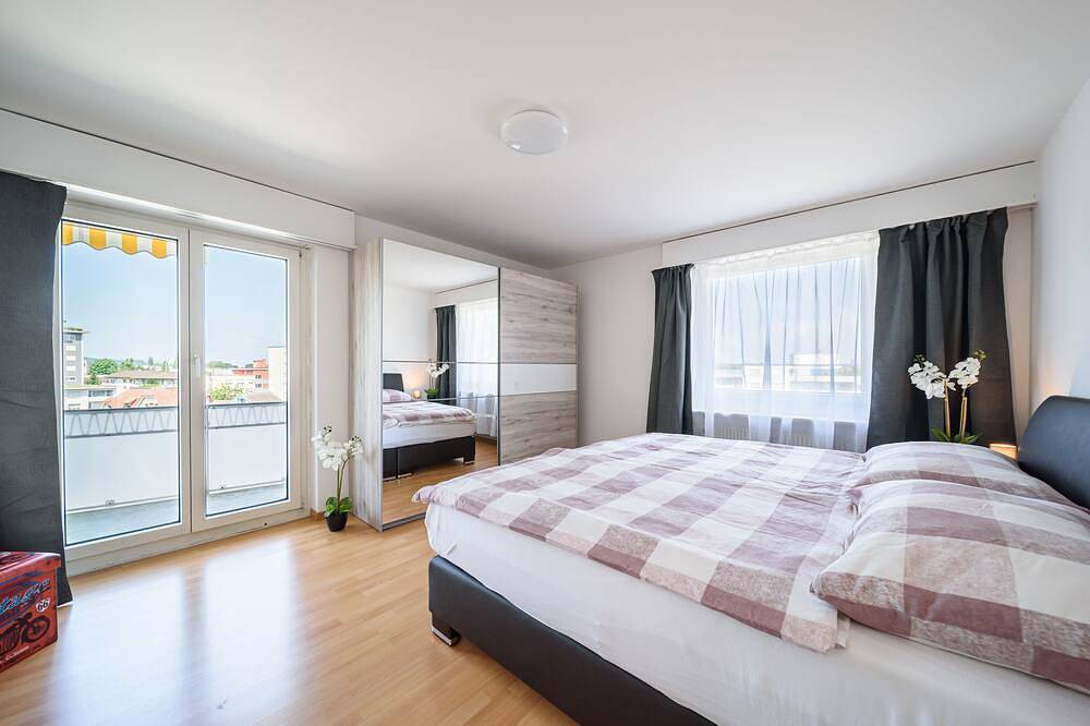 Ganze Wohnung, Modernes 4 Zimmer Apartment an Top zentraler Lage in Kreuzlingen, Bodensee (Schweiz)