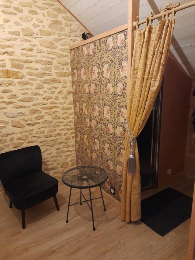 Location de vacances pour 6 personnes, avec jardin ainsi que sauna et piscine à Saint-Léon-sur-Vézère - 2