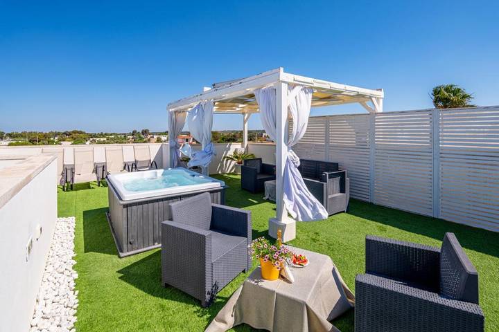 Chambre d’hôte pour 2 personnes, avec piscine ainsi que vue et jardin à Ugento - 3
