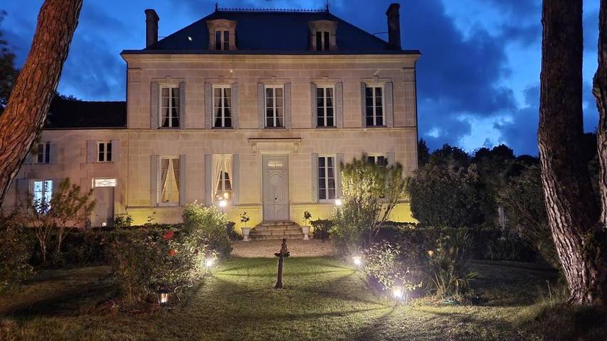 Chambre d’hôte pour 15 personnes, avec jardin ainsi que vue et piscine en Charente-Maritime - 2