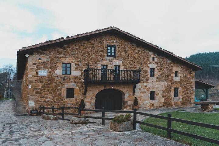 Hôtel pour 3 personnes, avec Terrasse ainsi que Jardin et Vue à Elgeta
