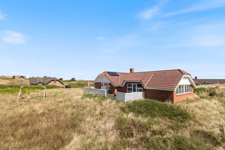 Villa for 11 personer, Balkong / Terrasse og Jacuzzi i tillegg til Terrasse og Badebasseng i Ringkøbing