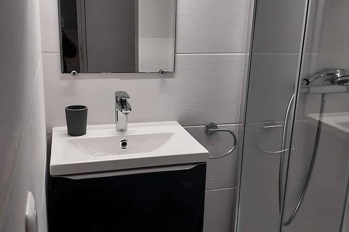 Ganze Wohnung, Quiet T1 in St Marc sur Mer, 5 min walk to the beach, terrace and large bed! in Saint-Nazaire, Côte d'Amour