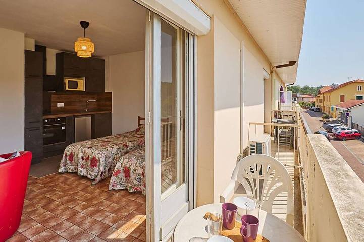 Appartement entier, Studio climatisé - 2 pers. proche Thermes in Cazaubon, Gers