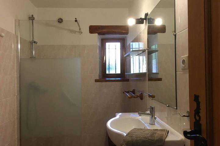 Location de vacances pour 6 personnes, avec piscine et jardin à Fontarèches - 4
