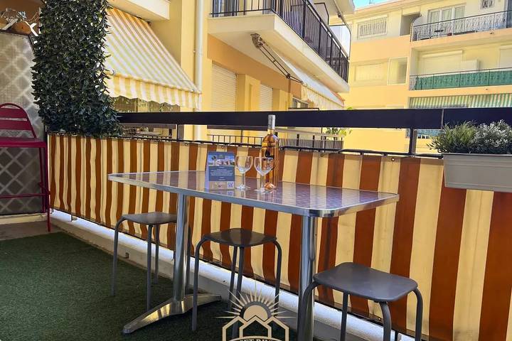 Entire apartment, Apartments for 4 People in Le Cannet, Mediterranean Coast (France)