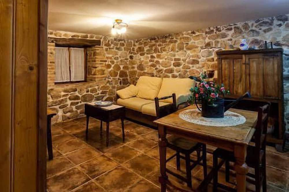 La Corte .Las Casas de Valdepielago for 4 people in Valdepiélago, Cordillera Cantábrica