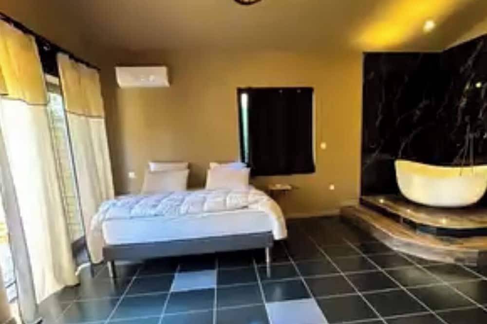 Charming villa in Provence - 12 people in Grans, Aix-en-Provence und Umgebung