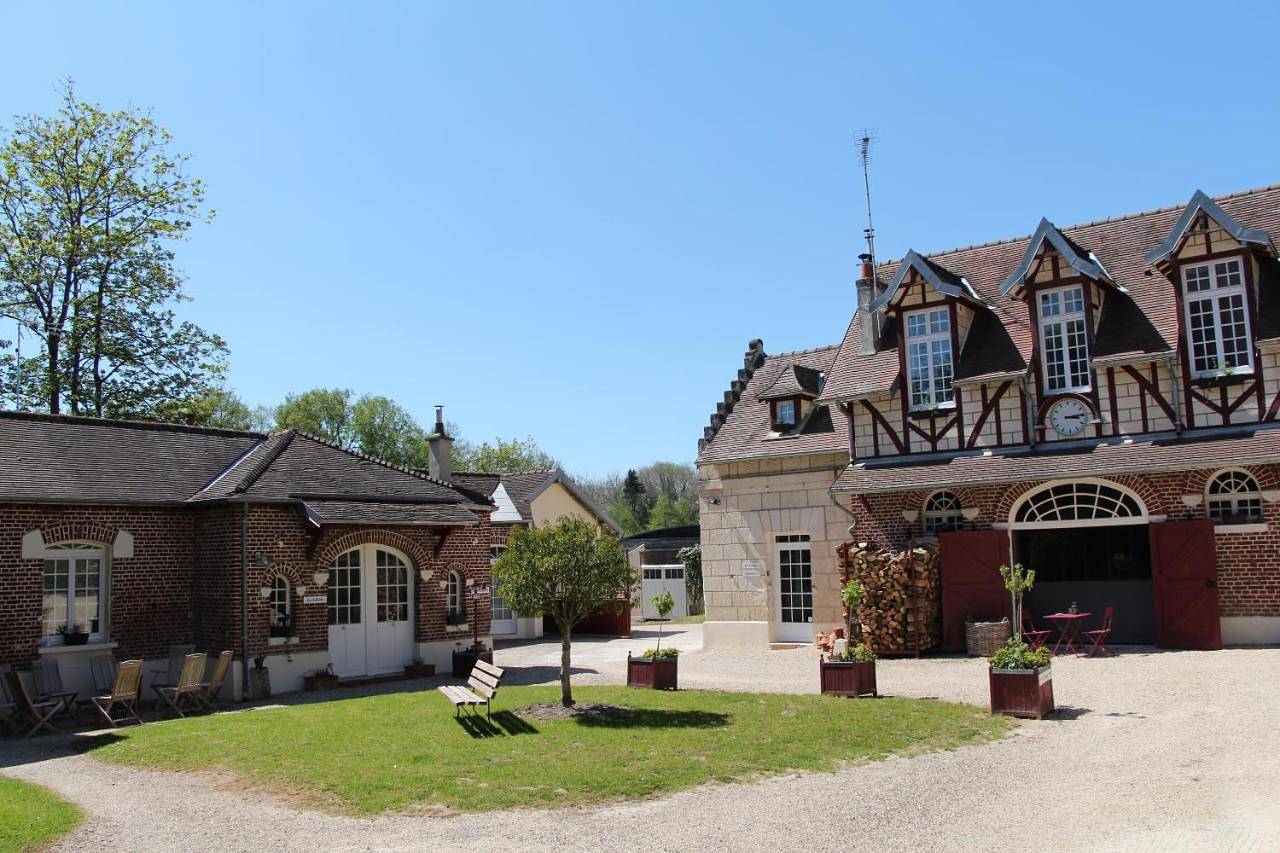 Apartment with Terrace in Vieux-Moulin, Oise