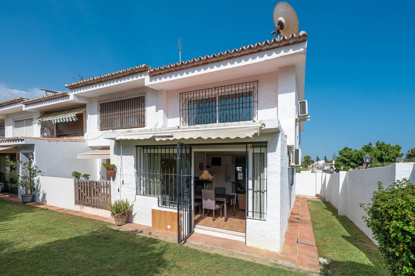 Cozy Townhouse Near the Beach in Triangulo de Costalita, Estepona