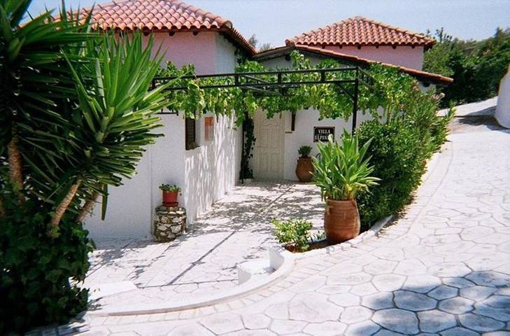 Appart’hôtel pour 4 personnes, avec Balcon et Terrasse ainsi que Jardin et Piscine
