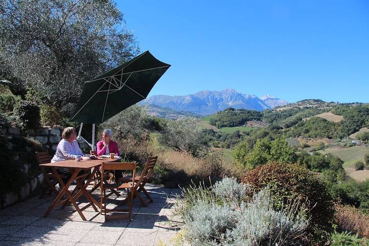 Villa idilliaca con aria condizionata e viste fantastiche.  Ideale per una vacanza tranquilla in Castiglione Messer Raimondo, Gran Sasso