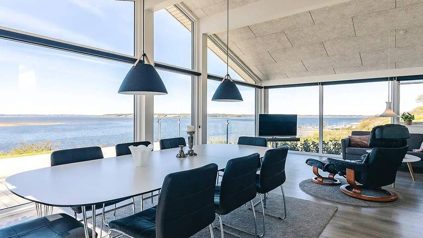 Ferieudlejning for 9 personer, med terrasse og jacuzzi i Hjarbæk