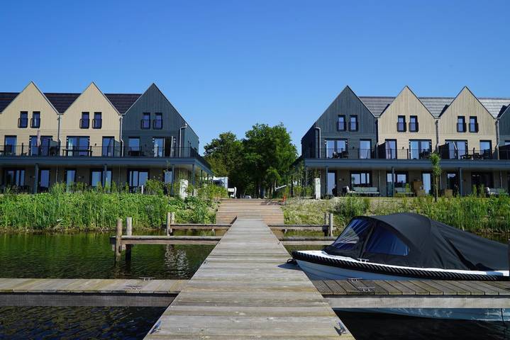 Ferienhaus für 10 Personen, mit Balkon/Terrasse und Terrasse sowie Garten und Seeblick in Kampen