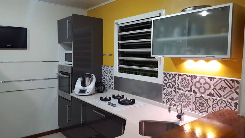 Villa elegante con jardín y piscina privada en Lamentin. in Le Lamentin, Martinica