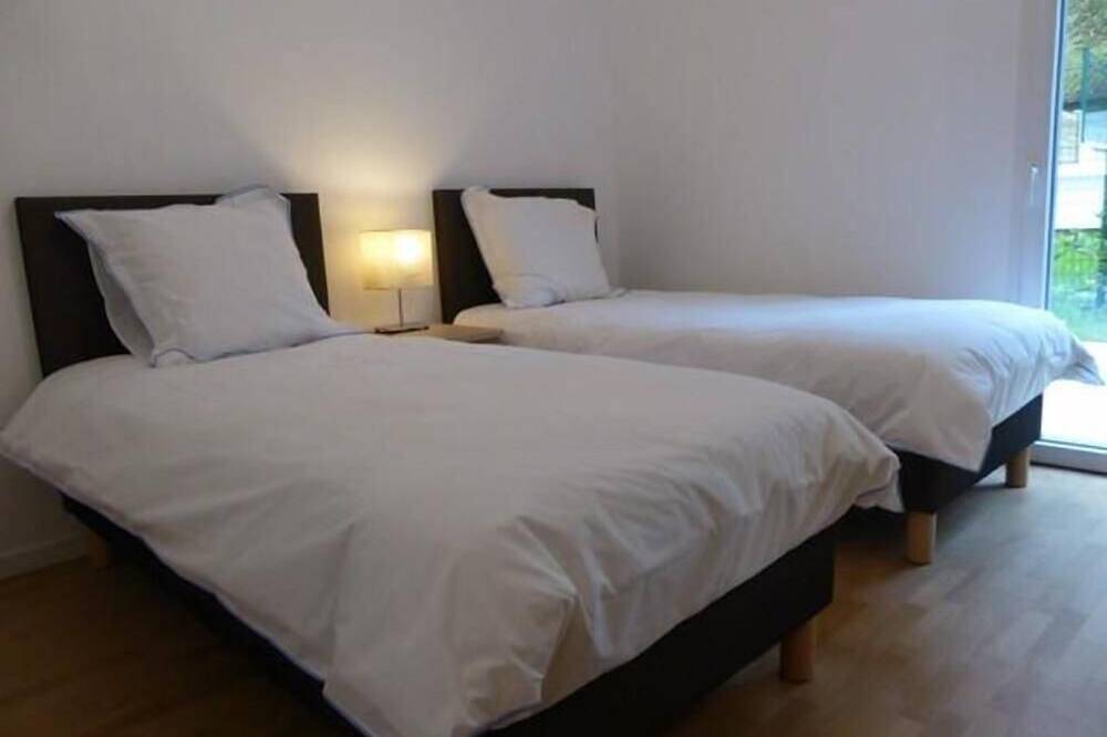 Appartement entier, Meublé neuf idéalement situé entre Versailles et St Quentin en Yvelines in Saint-Cyr-l'École, Yvelines