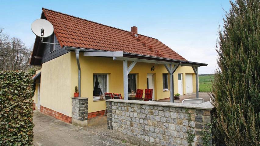 Ferienhaus für 4 Personen, mit Pool und Terrasse in Mecklenburgische Seenplatte