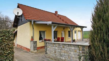 Ferienhaus für 4 Personen, mit Terrasse und Pool in Mecklenburgische Seenplatte