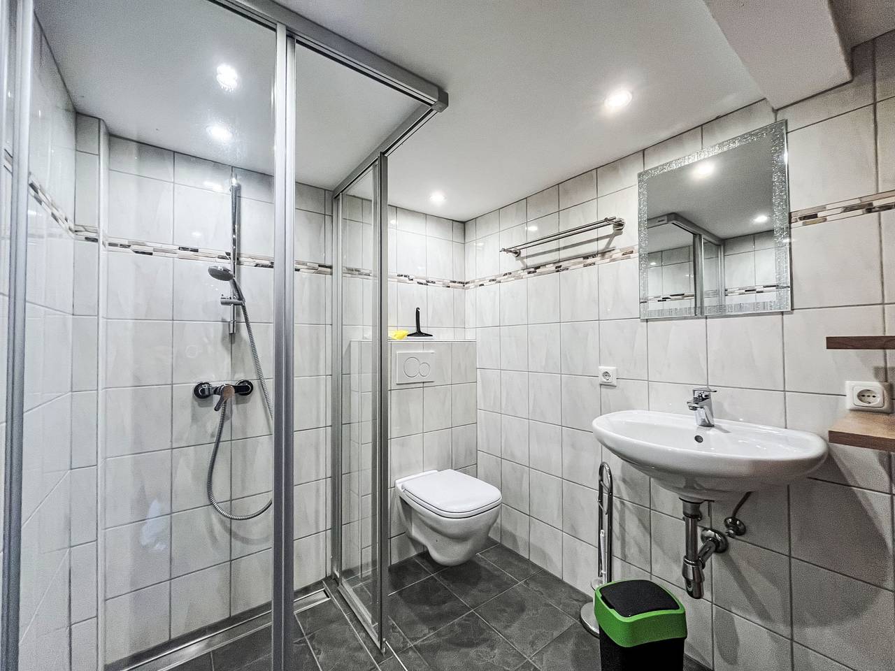 Häuschen am Waldrand in Lago Treffen am Ossiacher, Gerlitzen