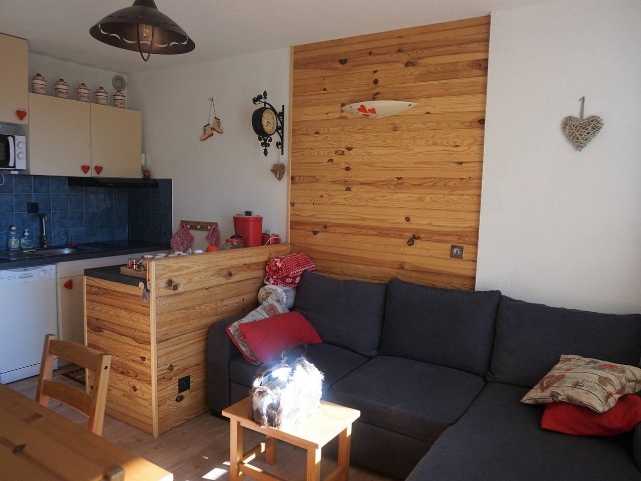 Entire studio, Cabin studio in Orcières Merlette - sleeps 4, pets allowed, bed linen included in winter in Orcières, Écrins National Park