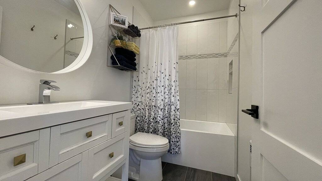 Sage View Suites in Peachland, Regional District of Central Okanagan