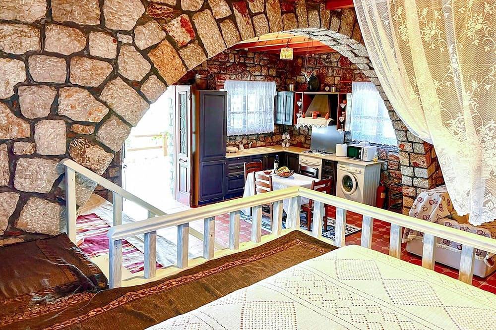 Rhodes traditional Cottage with private garden in Archangelos, Rhodos