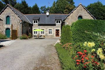 Gîte pour 6 personnes, avec jardin à Mûr-de-Bretagne