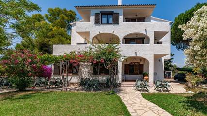 Ferienwohnung für 6 Personen, mit Balkon und Garten sowie Pool, mit Haustier in Montroig Bahia