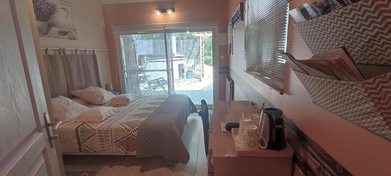 Twin Room with Terrace in Barjols, Région de Brignoles