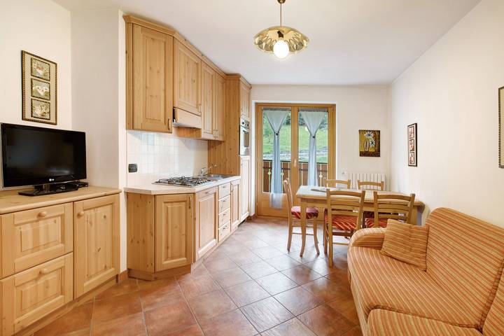 Ganze Wohnung, Ferienwohnung 'Casa Michela Trilocale 7' mit Bergblick, Gemeinschaftsterrasse und Wlan in Santa Caterina Valfurva, Valfurva