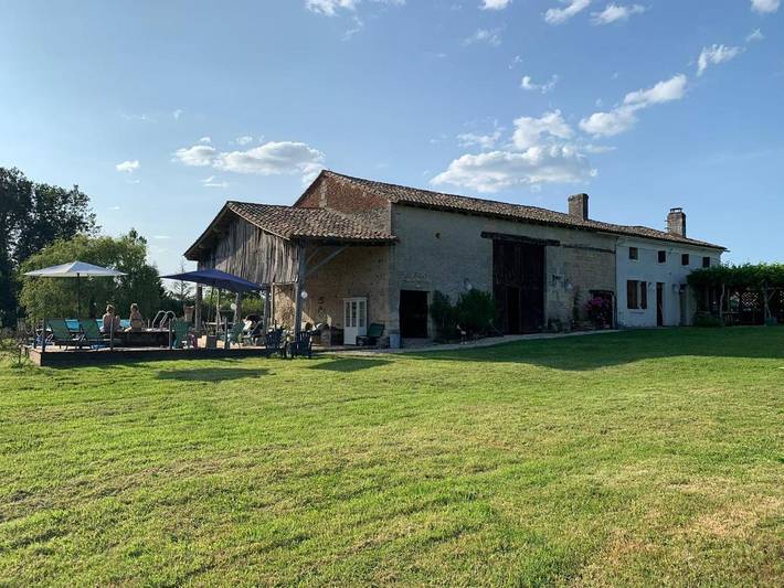 Gîte pour 3 personnes, avec piscine et terrasse ainsi que jardin et vue à Eygurande-et-Gardedeuil - 3