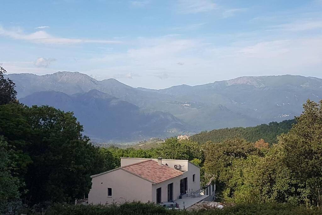 Villa Adrien , maison de charme. in Santo-Pietro-di-Venaco, Parc naturel régional de Corse