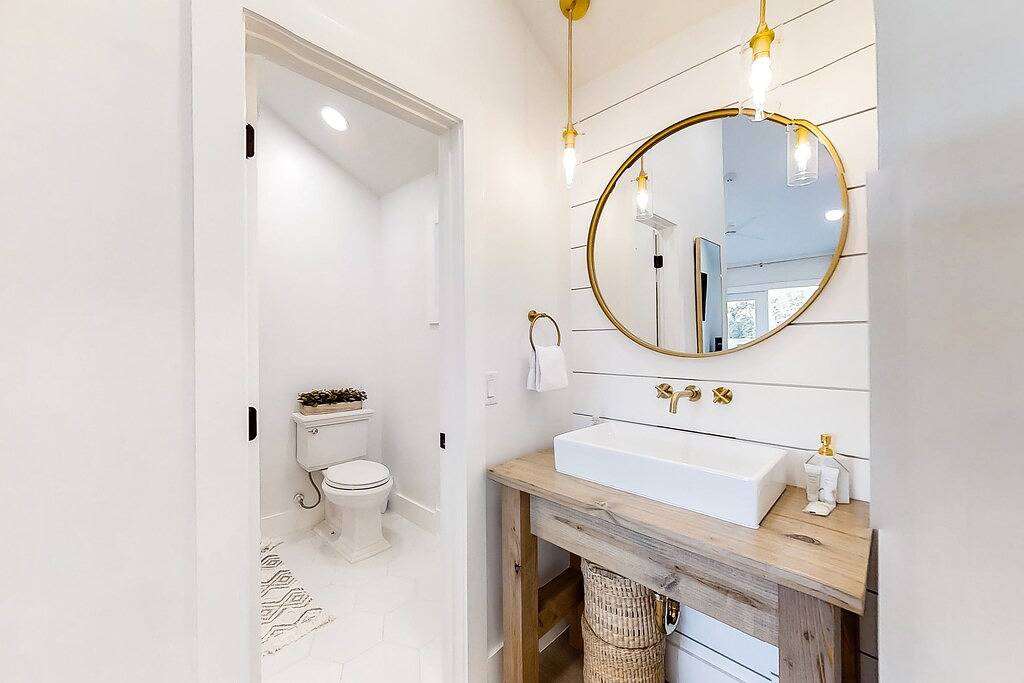 Waterfront gem on Norris Lake w/ dock, sunset lake views, decks, and firepit in Norris Lake