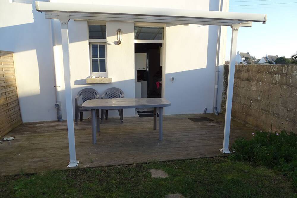 Entire apartment, Independent studio + enclosed garden.800 m from Plage du Ster and 5 kms from La Torche in Penmarc'h, Côte de Cornouaille
