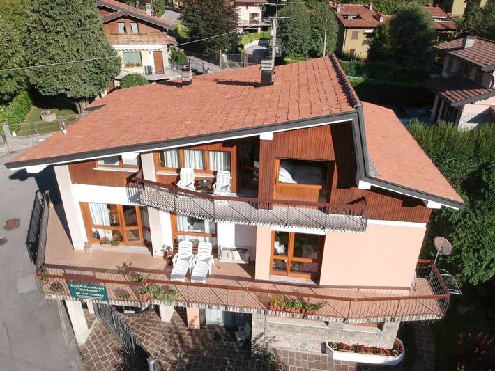 B&b voor 3 personen, with terras and tuin as well as uitzicht aan het Comomeer