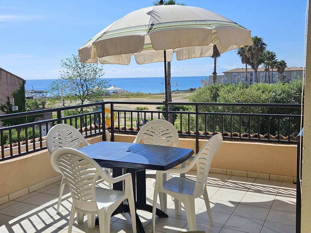 Entire apartment, Comfortable Studio with Air Conditioning, Residential Pool in Sari-Solenzara, Arrondissement de Sartène