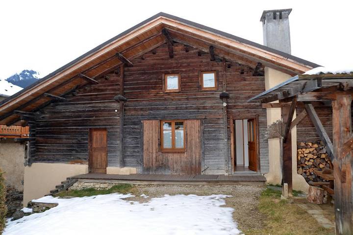 Gîte pour 10 personnes, avec piscine et terrasse, animaux acceptés