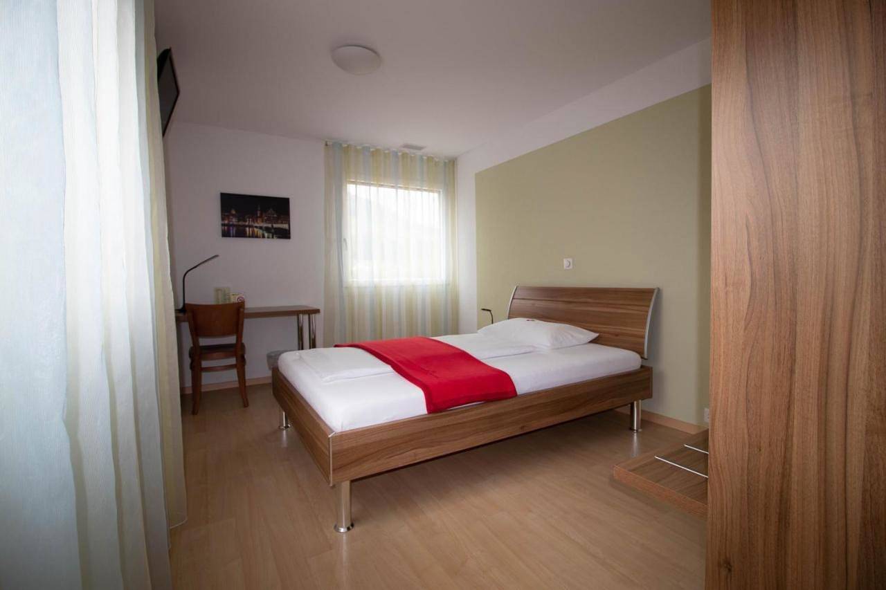 Quadruple Room in Wollerau, District de Höfe