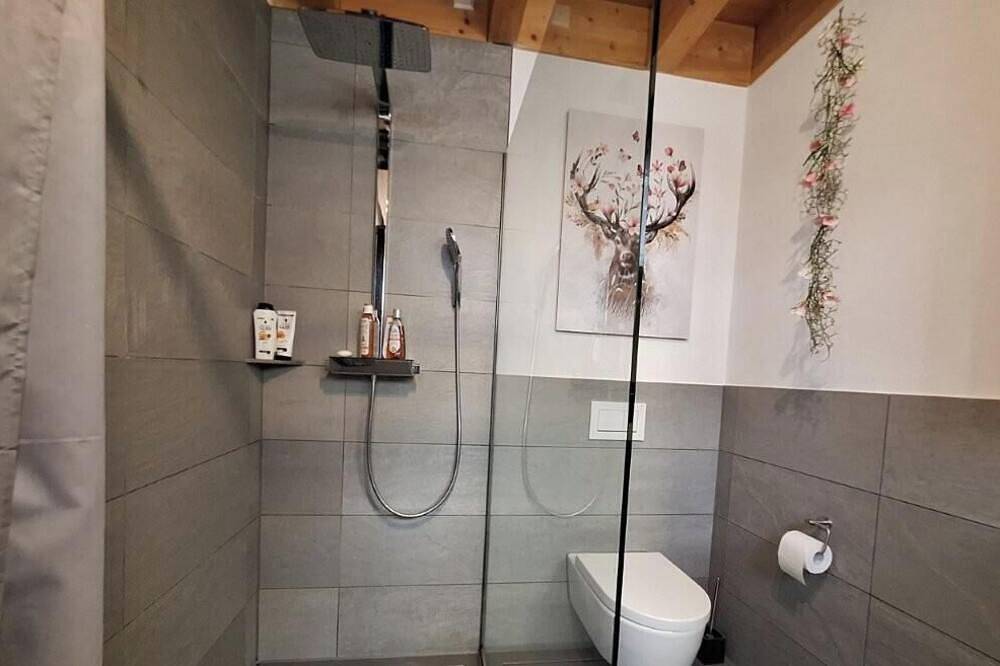 Edel Chalet mit Naturschwimmteich und Sauna in Heroldstatt, Alb-Donau-Kreis