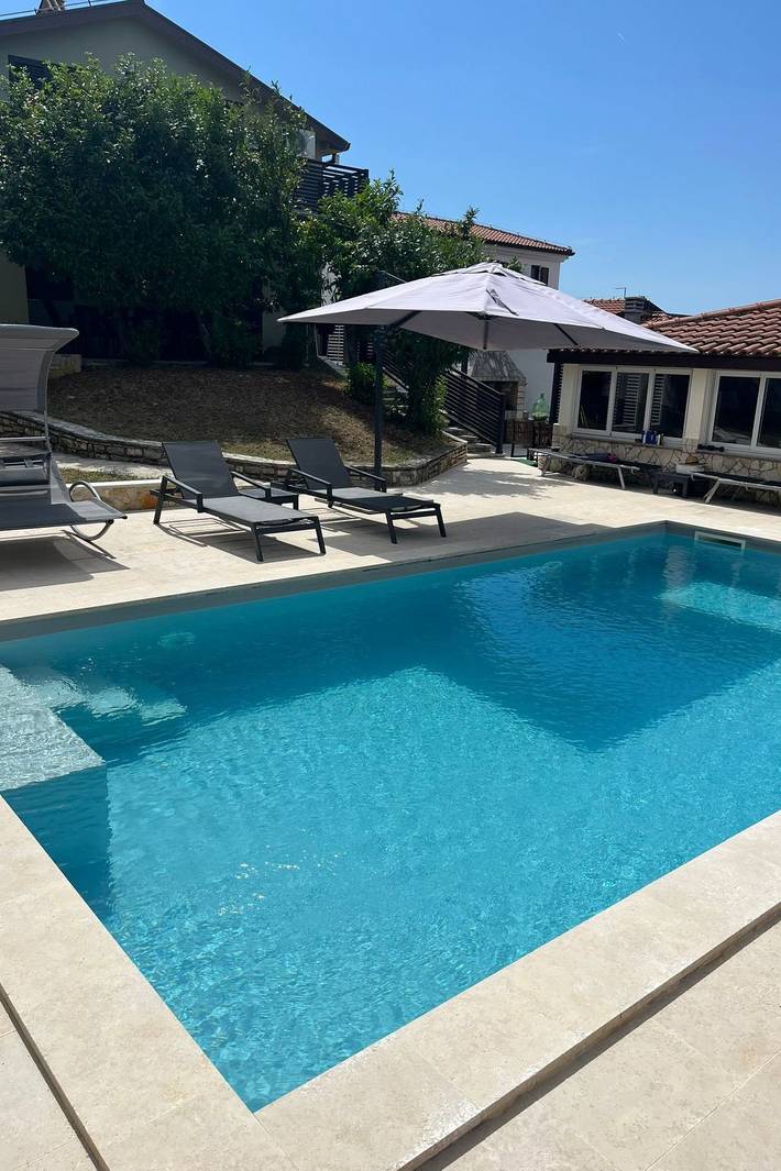 Ferienhaus für 8 Personen, mit Pool und Balkon sowie Garten