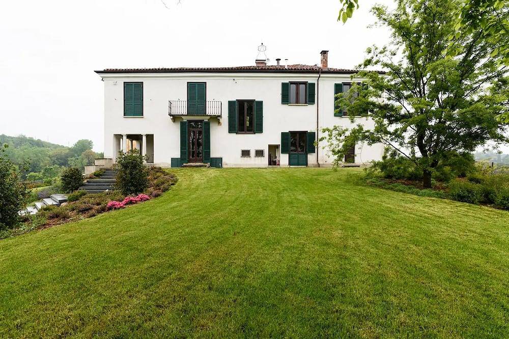 Romantic Italian Villa in the Langhe w/swimming pool in Mondovì, Cuneo Province