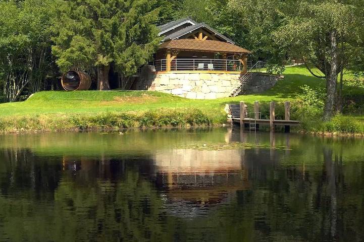 Chalet pour 6 personnes, avec sauna et jacuzzi ainsi que terrasse et jardin