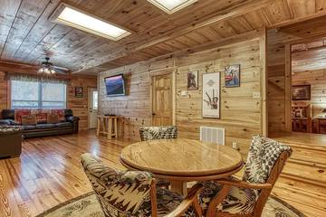 Log Cabin for 12 People in Pigeon Forge, Sevier County, Photo 1
