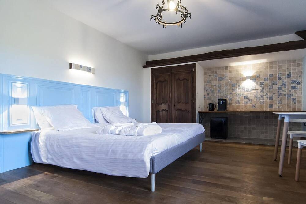 Double room-Deluxe-Ensuite-Garden view-Avec Hammam in Éguilly, Beaune region