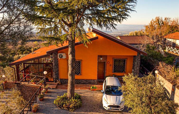 Casa vacanza per 6 persone, con Terrazza e Giardino a Belpasso