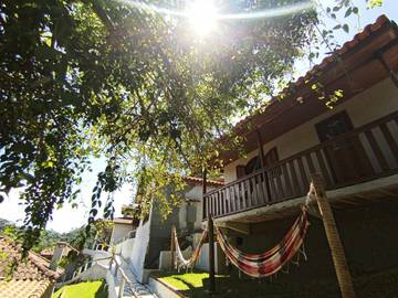 Cottage pour 2 personnes, avec jardin et piscine ainsi que balcon et vue, animaux acceptés à Resende (Brasil)