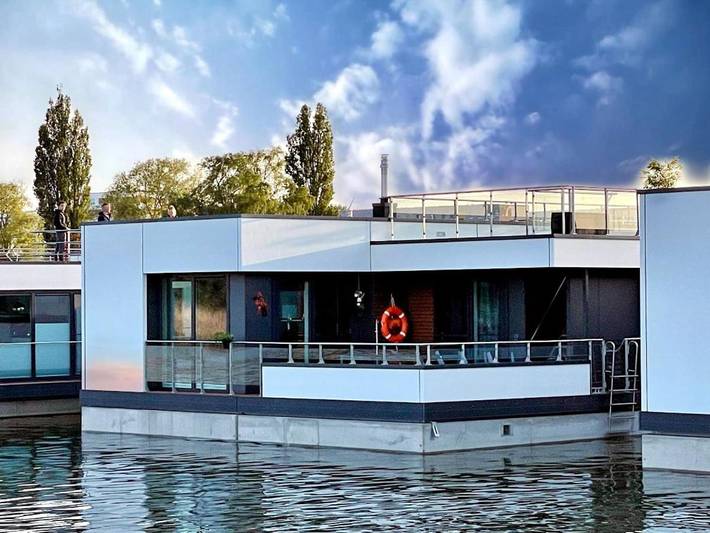 Boot für 6 Personen, mit Ausblick und Seeblick sowie Terrasse und Sauna, mit Haustier in Ribnitz-Damgarten