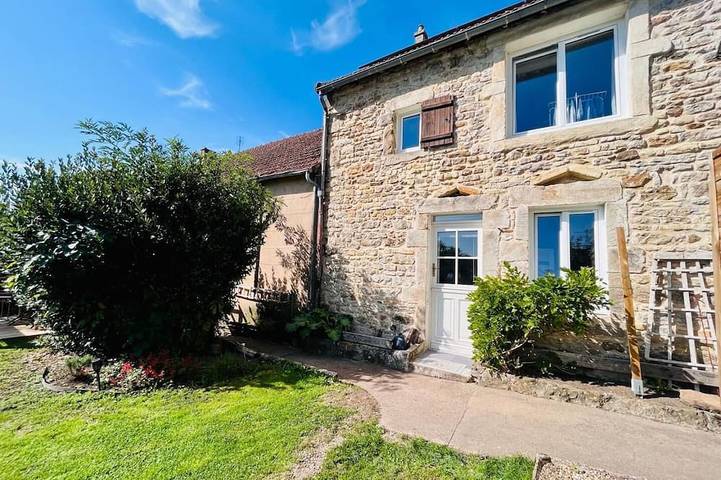 Location de vacances pour 6 personnes, avec jardin, animaux acceptés à Saisy