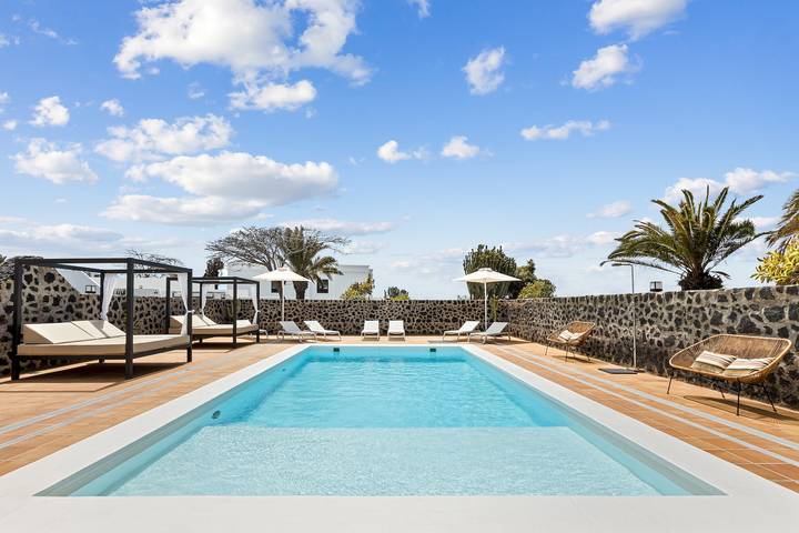 Apartamento de vacaciones para 4 personas, con terraza además de piscina y jardín, Familias con niños en Lanzarote